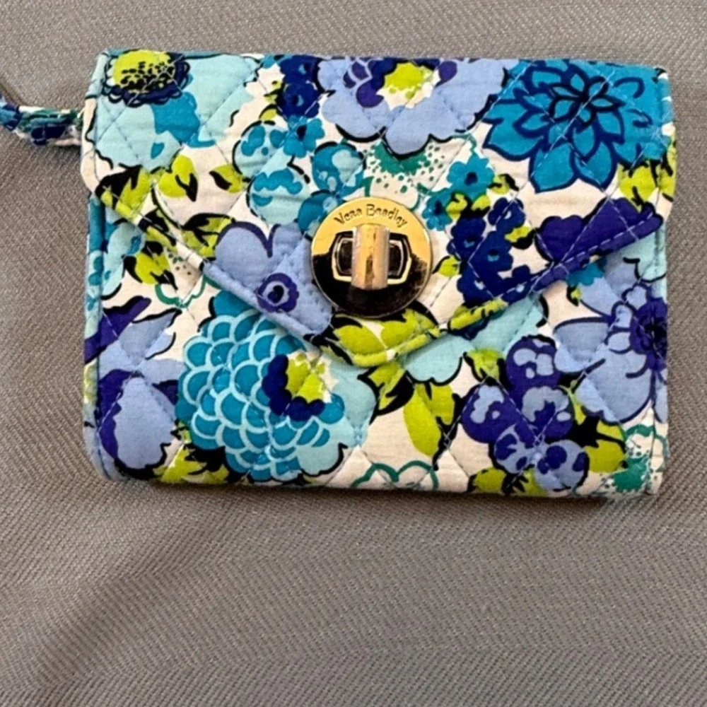 Vera Bradley Turnlock Wallet Wristlet Blue Green Floral Quilted Cotton Small - Picture 8 of 8